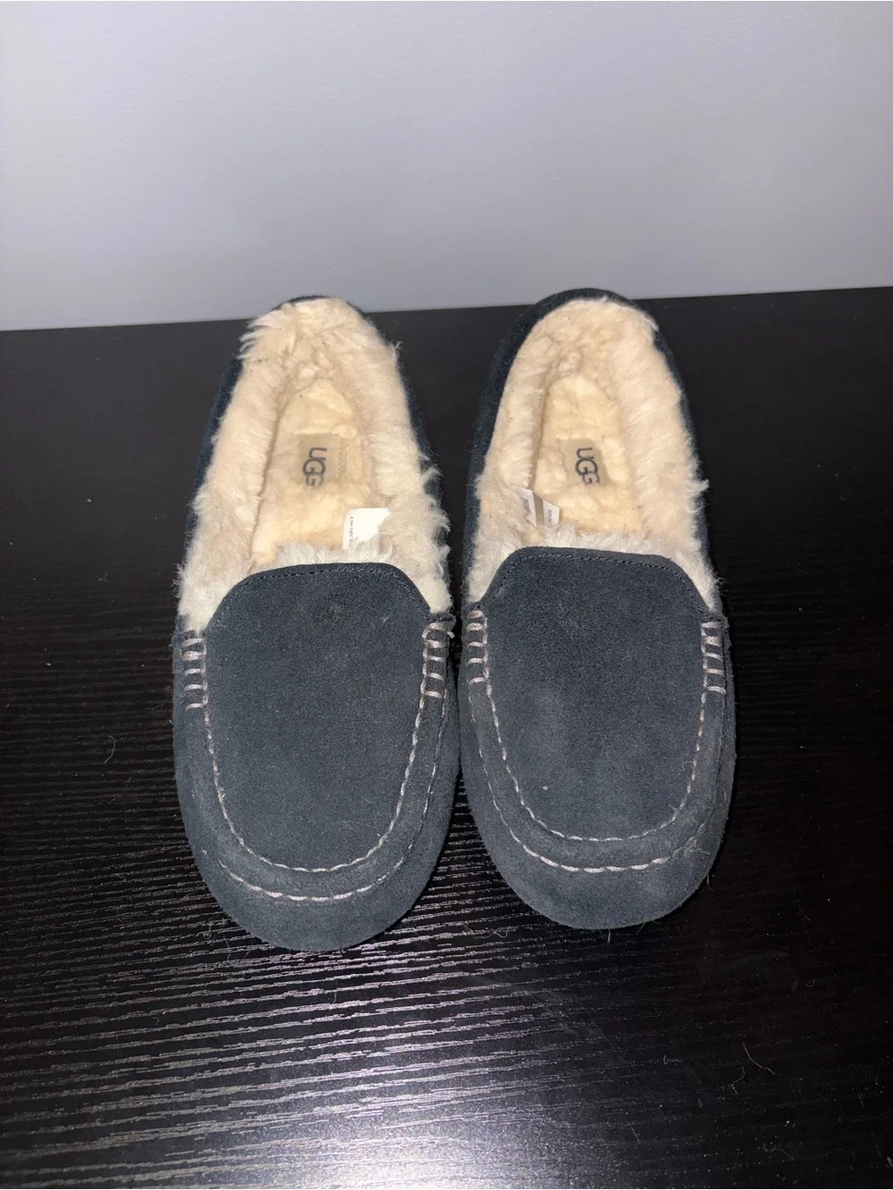 UGG Ansley Black Suede Sheepskin Lined Moccasin Slippers Women’s 9